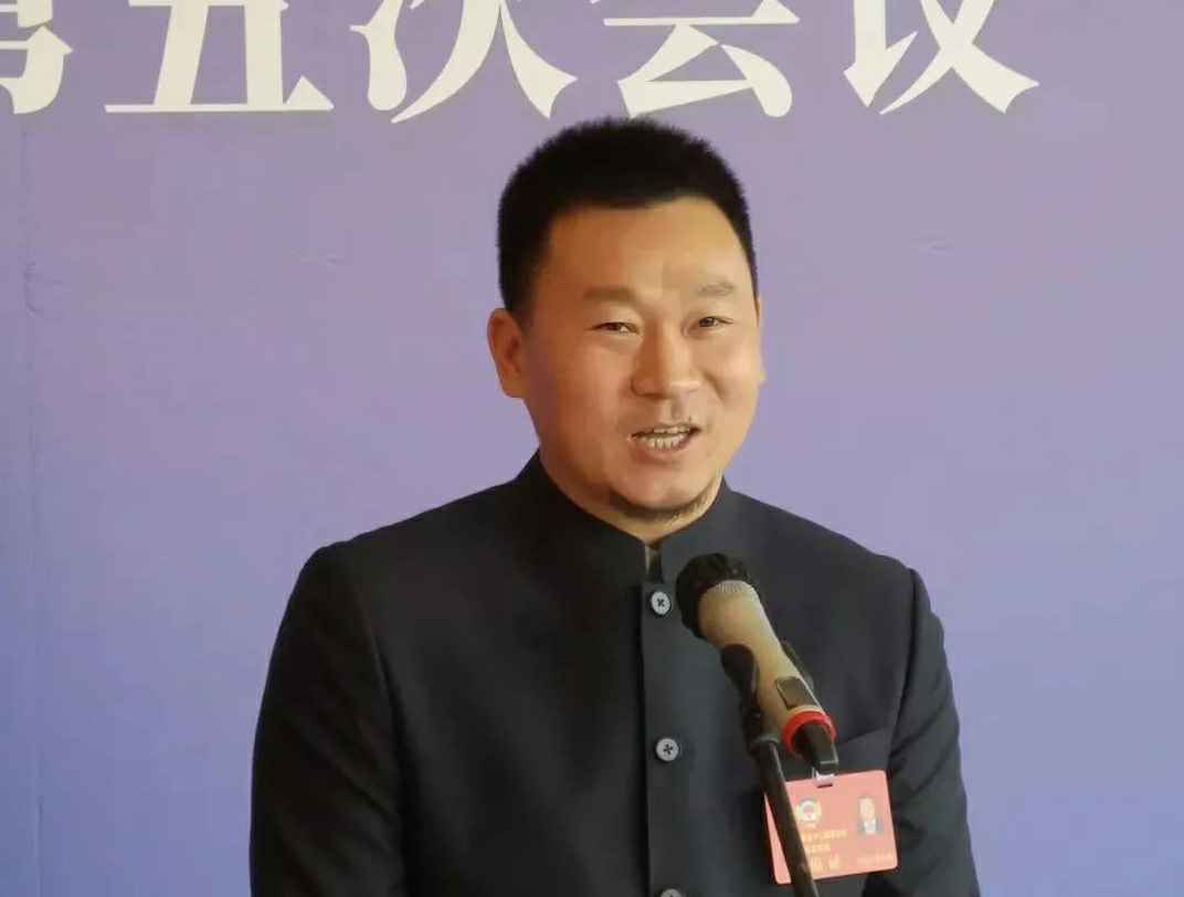 202204221343.jpg 为进一步展示市政协团结、民主、开放、自信的形象,向市民和网友展示政协委员的履职风采,中山市政协十二届五次会议在2月4日上午开幕前开设“委员通道”,市政协委员、华体会网页版页面登录-华体会(中国)公司总经理陈朝阳走进“委员通道”,回应社会关切的问题。他就如何做好城市应急管理规划的问题进行发言,并回答记者提问。.jpg
